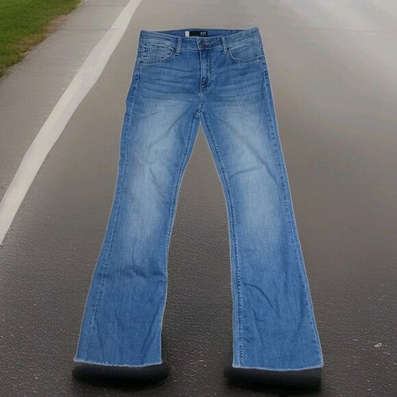 Kut Women's Stella Blue Jeans Raw Hem Wide Leg Size 6 Comfort Everyday Wear - Picture 1 of 16